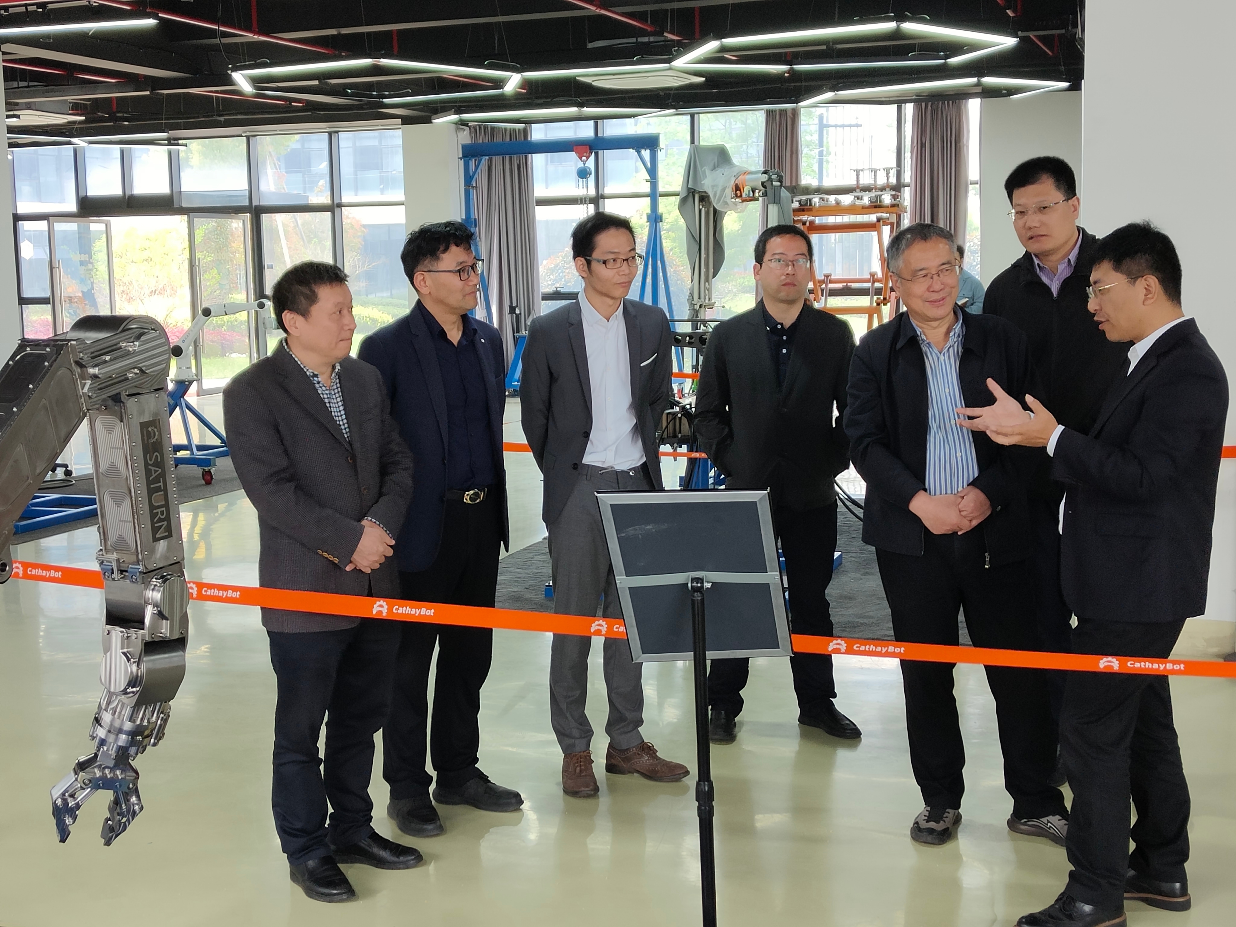 省人大常委会委员、教科文卫委副主任委员蒋国俊一行到访恒峰娱乐G22调研考察